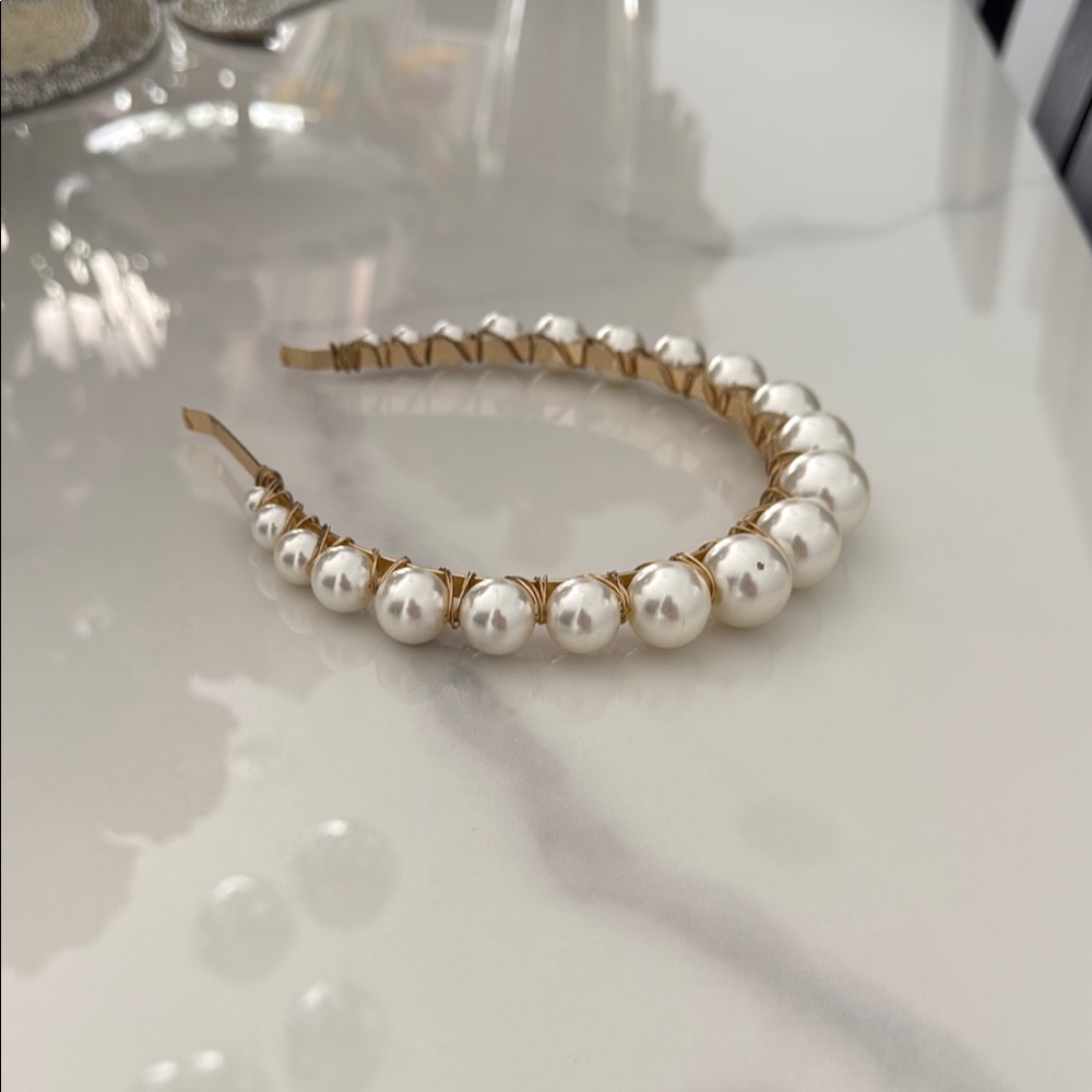 Elegant Pearl and Gold Headband
